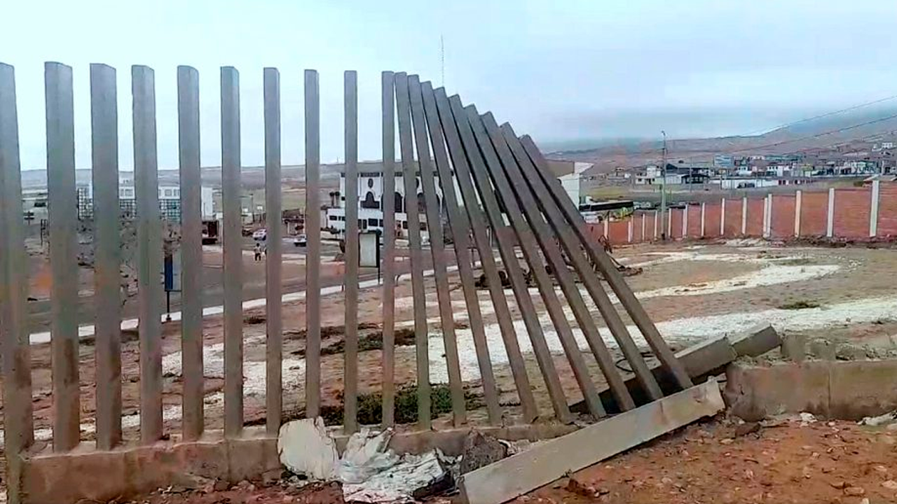 Muretes del Terminal terrestre de Mollendo